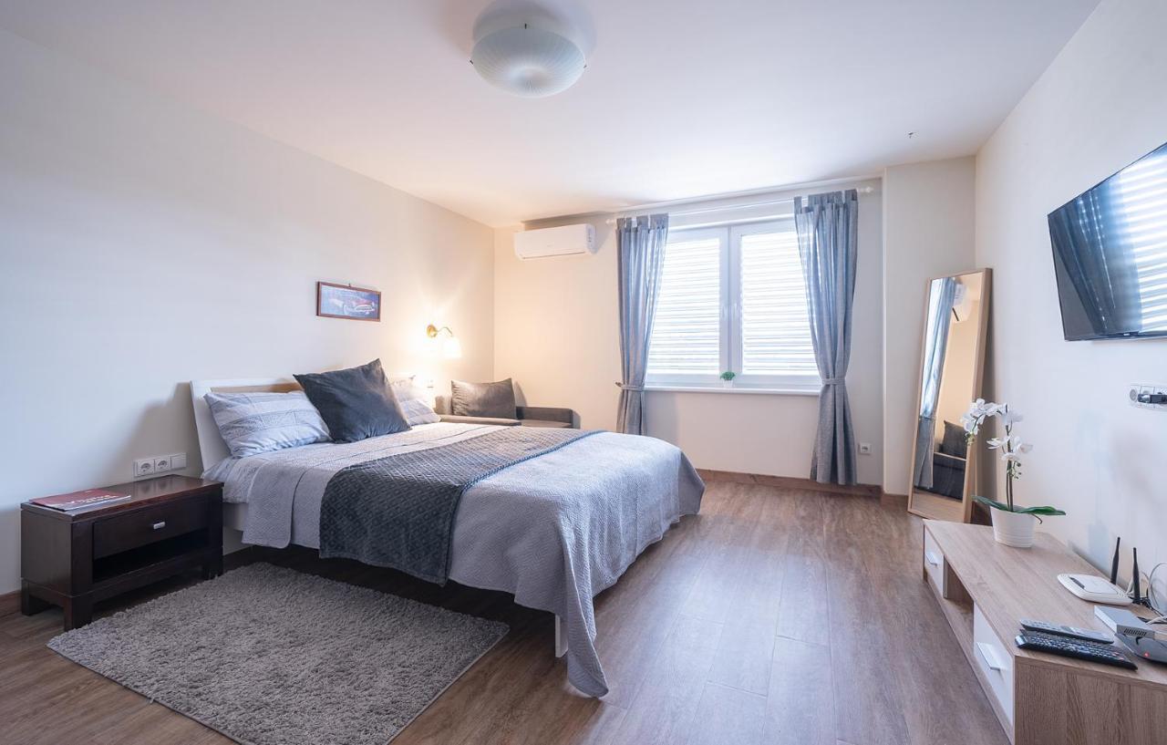 Gyneju Self Check-In Apartments VNO Exteriör bild